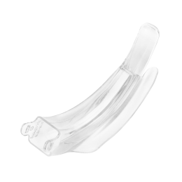 Макрофотографія прозорого одноразового клинка, що демонструє його вигнуту форму, унікальну канавку для проходження ендотрахеальної трубки та маркування моделі, яке підтверджує його сумісність