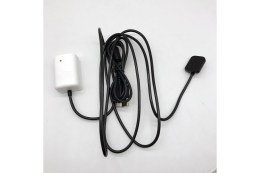 Зліва знаходиться головний блок від якого відходить чорний кабель. Він зєднується зі згорнутими кабелями, що ведуть до сенсора візіографа.