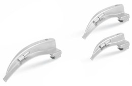 Три ветеринарні клинки Macintosh розмірів 1, 2 і 3 для стандартного ларингоскопа з набору Doctor Devices. Клинки виготовлені з матової нержавіючої сталі