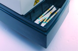 Тест-смужки в аналізаторі сечі Dirui H-500 Vet',`file_meta`='На фото крупним планом показані діагностичні тест-смужки з кольоровими індикаторними полями після аналізу.