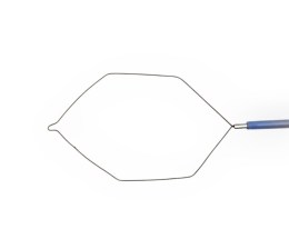 Металевий дріт, сформований у петлю-пастку шестикутної форми, зєднаний з гнучким катетером. Інструмент призначений для електрохірургічної поліпектомії