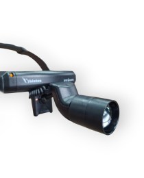 Крупний план джерела світла освітлювача BT-410A з поворотною лінзою для точного фокусування променя