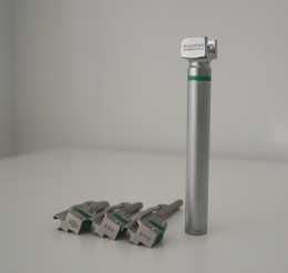 Спеціалізований неонантальний набір ларингоскопа Miller LTI-6007 Vet для неонантології. Включає рукоятку та прямі клинки малих розмірів (00, 0, 1) з фіброоптикою (F.O.) для безпечної інтубації новонароджених тварин