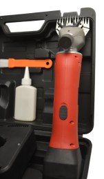 Зображення машинки крупним планом. Чітко видно її ергономічний корпус помаранчевого кольору, кнопку управління та металеву робочу головку з гострими ножами, готову до стрижки.